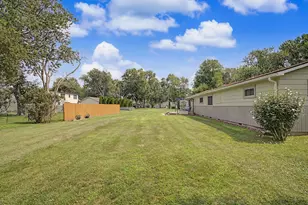 7676 Southmoor Dr, Monroe, MI 48161 - Photo 8