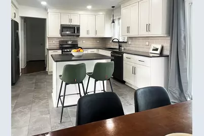 9358 Marie Court, Livonia, MI 48150 - Photo 4