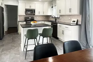 9358 Marie Ct, Livonia, MI 48150 - Photo 4