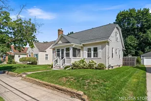 1011 Beechwood St NE, Grand Rapids, MI 49505 - Photo 4