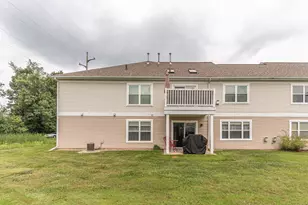 628 Riverstone Ln, Chelsea, MI 48118 - Photo 8