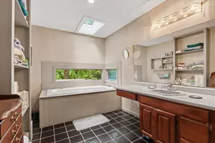 9808 Oak Forest Cir, Kalamazoo, MI 49009 - Photo 24