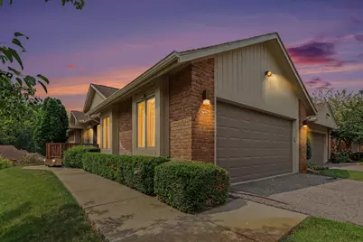 5655 Hillcrest Circle E, West Bloomfield, MI 48322 - Photo 2