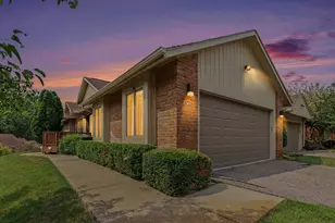 5655 Hillcrest Cir E, West Bloomfield, MI 48322 - Photo 2