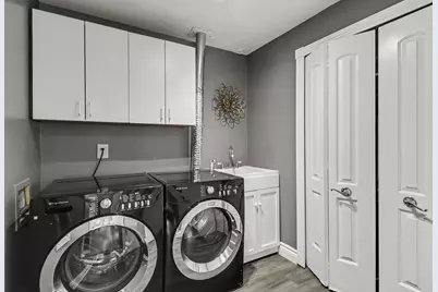 5655 Hillcrest Circle E, West Bloomfield, MI 48322 - Photo 10