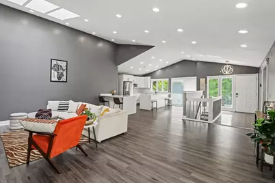 5655 Hillcrest Circle E, West Bloomfield, MI 48322 - Photo 4
