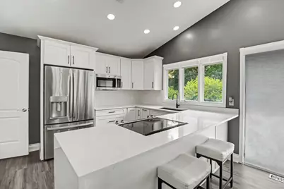 5655 Hillcrest Circle E, West Bloomfield, MI 48322 - Photo 6