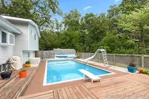 980 Bellewood Dr SE, Kentwood, MI 49508 - Photo 2