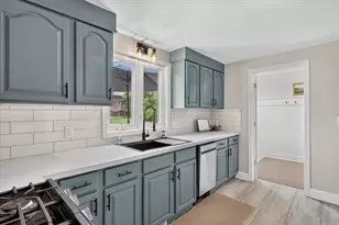 6816 Division Ave N, Comstock Park, MI 49321 - Photo 14