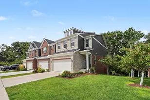 692 Peppermint Dr, Rochester Hills, MI 48307 - Photo 2