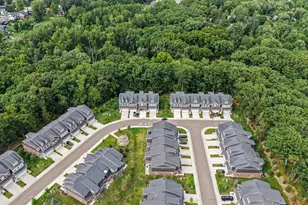 692 Peppermint Dr, Rochester Hills, MI 48307 - Photo 4