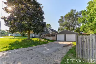 1270 Cedar St NE, Grand Rapids, MI 49503 - Photo 34