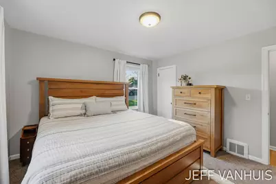 1270 Cedar Street NE, Grand Rapids, MI 49503 - Photo 16