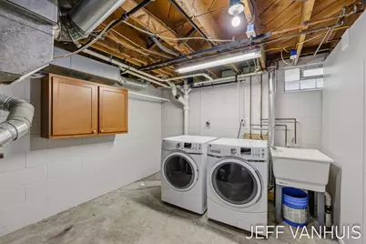 1270 Cedar Street NE, Grand Rapids, MI 49503 - Photo 32