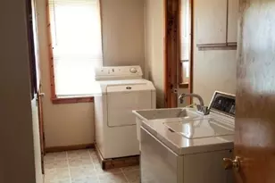 464 Elm St, Wyandotte, MI 48192 - Photo 16