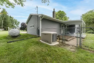 102 Sherwood Dr, Hastings, MI 49058 - Photo 4