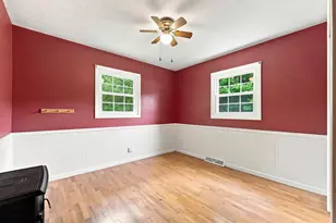 102 Sherwood Dr, Hastings, MI 49058 - Photo 18