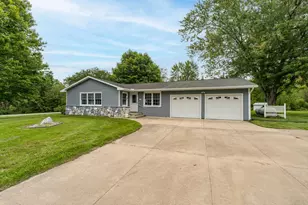 102 Sherwood Dr, Hastings, MI 49058 - Photo 2