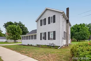 292 W Muskegon St, Cedar Springs, MI 49319 - Photo 2