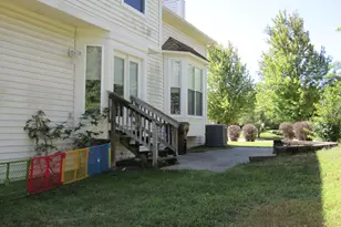 4823 N Ridgeside Cir, Ann Arbor, MI 48105 - Photo 4