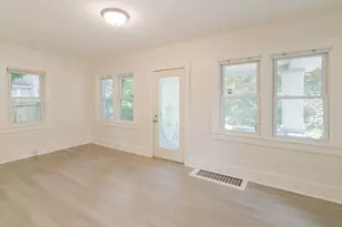 1054 Haines St NW, Grand Rapids, MI 49504 - Photo 4