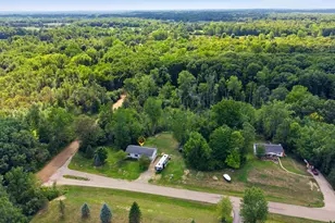 11426 Ravenswood Ln, Holly, MI 48442 - Photo 32