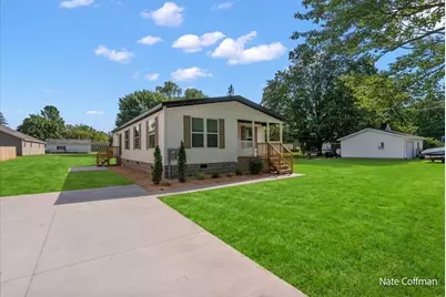 720 Park, Howard City, MI 49329 - Photo 1