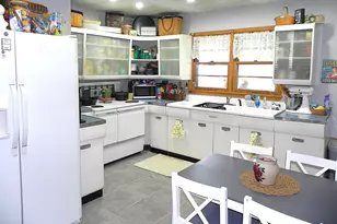 329 North Lakeview Ave, Sturgis, MI 49091 - Photo 2