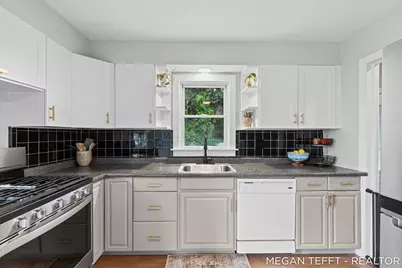 1074 Washtenaw Drive NE, Grand Rapids, MI 49505 - Photo 6