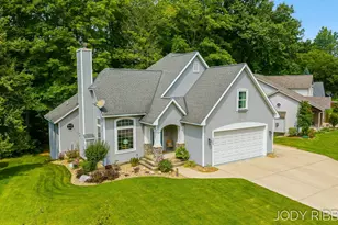 7263 Tory Dr, Hudsonville, MI 49426 - Photo 2