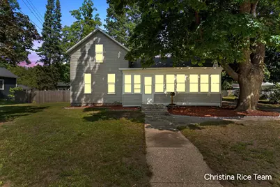 412 W Montcalm Street, Greenville, MI 48838 - Photo 2