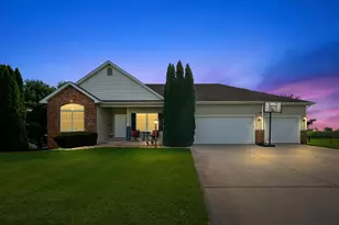 69265 Sundance Dr, Edwardsburg, MI 49112 - Photo 2