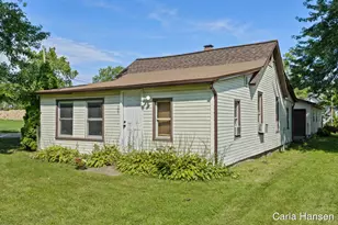 305 Crescent St, Watervliet, MI 49098 - Photo 2