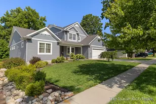 269 N Main St, Rockford, MI 49341 - Photo 2
