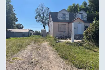 612 N Crystal Avenue, Benton Harbor, MI 49022 - Photo 1