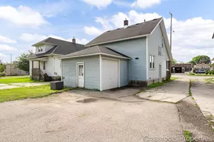 1109 Fulton St W, Grand Rapids, MI 49504 - Photo 6