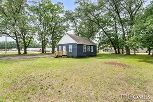 1981 Valley St, Muskegon, MI 49442 - Photo 20