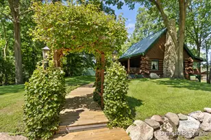 11301 108th Street SE, Freeport, MI 49325 - Photo 2