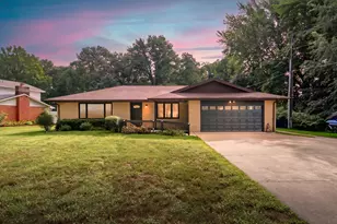 5095 W Donna Dr, Stevensville, MI 49127 - Photo 2