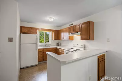 3410 Devonwood Hills NE #E, Grand Rapids, MI 49525 - Photo 8