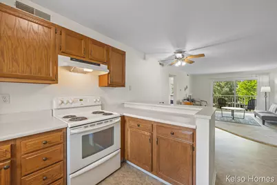 3410 Devonwood Hills NE #E, Grand Rapids, MI 49525 - Photo 6