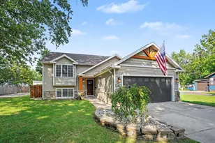 409 E Orleans St, Otsego, MI 49078 - Photo 2