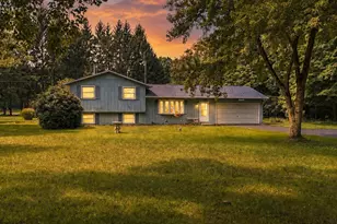 28493 Downey St, Dowagiac, MI 49047 - Photo 2