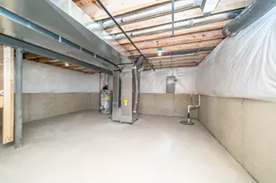 11200 Tremont Ln, Plymouth, MI 48170 - Photo 40