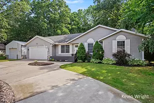 1802 Duchess Ct, Muskegon, MI 49445 - Photo 1