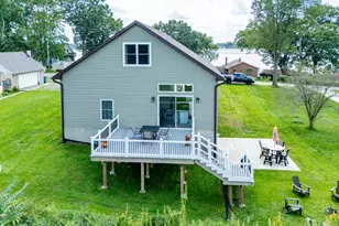 32144 Chamberlin Dr, Lawton, MI 49065 - Photo 2