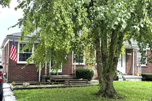 546 Northwestern Dr, Adrian, MI 49221 - Photo 2