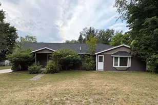 807 Josephine St, East Jordan, MI 49727 - Photo 2