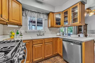 35968 Jamison St, Livonia, MI 48154 - Photo 4