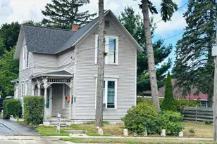 510 Cypress St, Manistee, MI 49660 - Photo 2